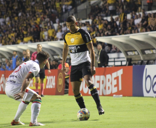 Crici&uacute;ma E.C. perde para o Brusque F.C. no Est&aacute;dio Heriberto H&uuml;lse