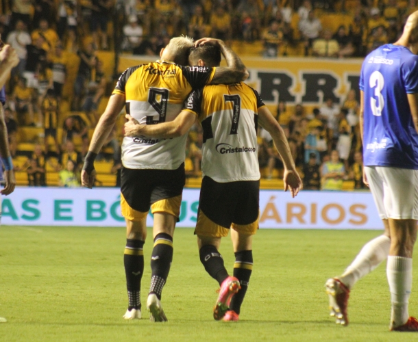 Crici&uacute;ma Esporte Clube vence Barra F.C. e segue na lideran&ccedil;a do Catarinense
