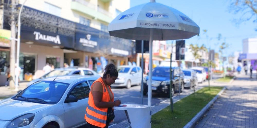 CDL implanta ponto fixo para atendimento do rotativo no Centro de I&ccedil;ara (sc)