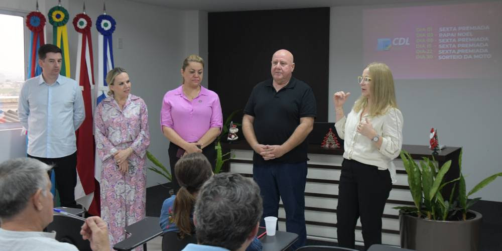 Programa&ccedil;&atilde;o do Natal Encantado &eacute; apresentada em I&ccedil;ara (SC)
