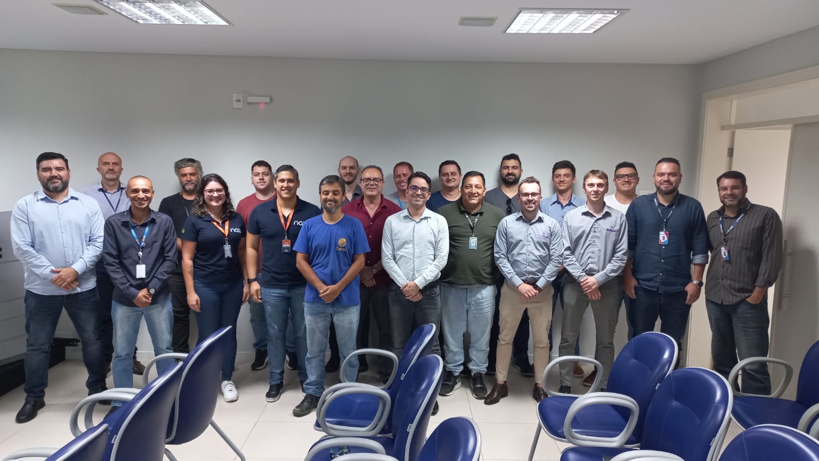 Celesc firma parceria com telef&ocirc;nicas para despolui&ccedil;&atilde;o visual em postes