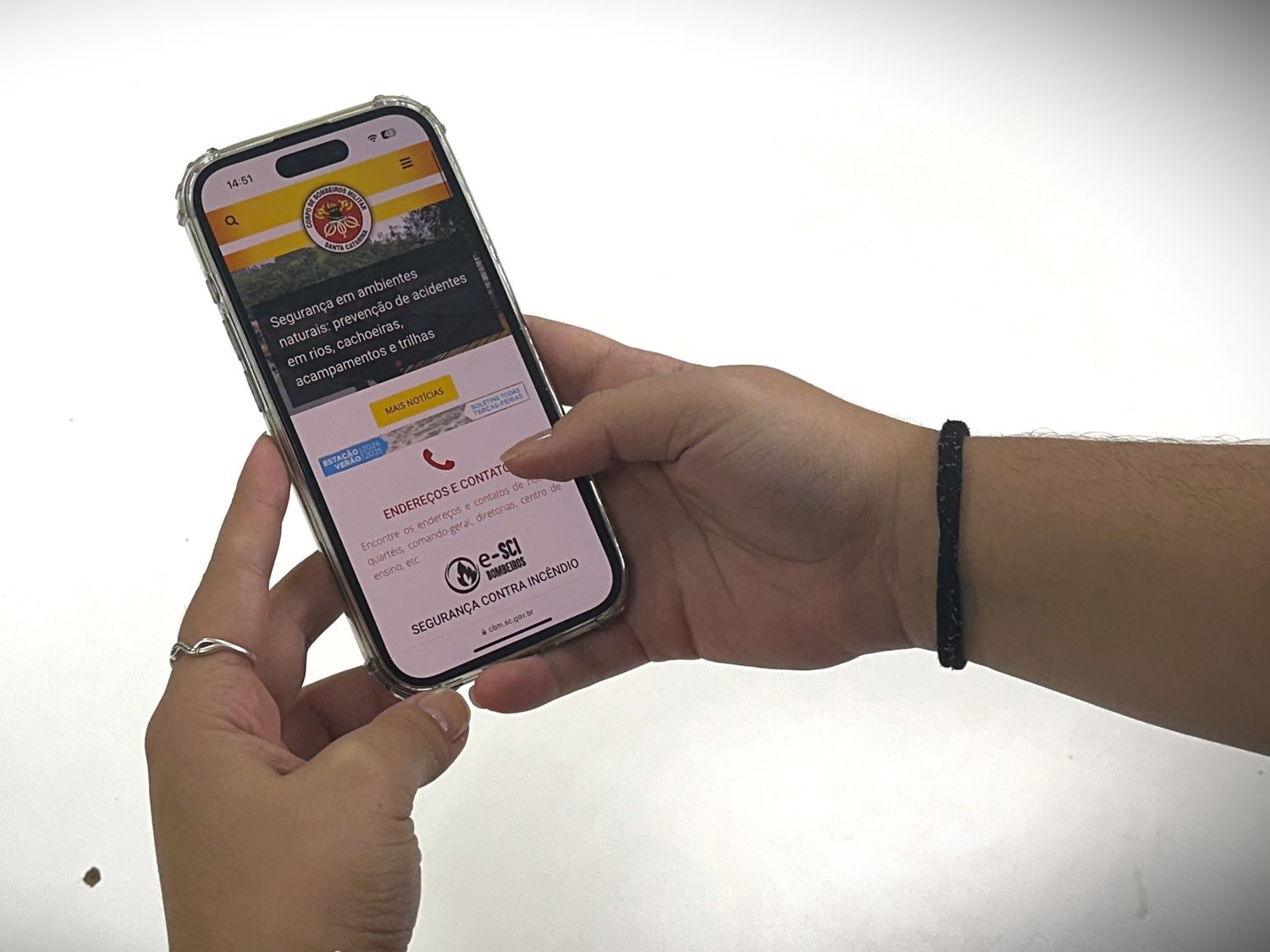 CBMSC orienta sobre cuidados para evitar acidentes com baterias de celular