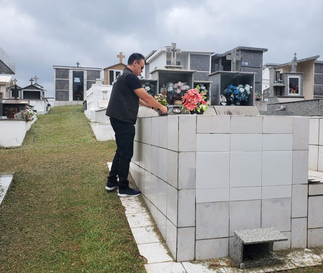 Vigil&acirc;ncia refor&ccedil;a monitoramento nos cemit&eacute;rios para evitar focos da dengue 