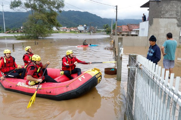 SC tem ao menos 94 munic&iacute;pios com registros de ocorr&ecirc;ncias causadas pelas chuvas