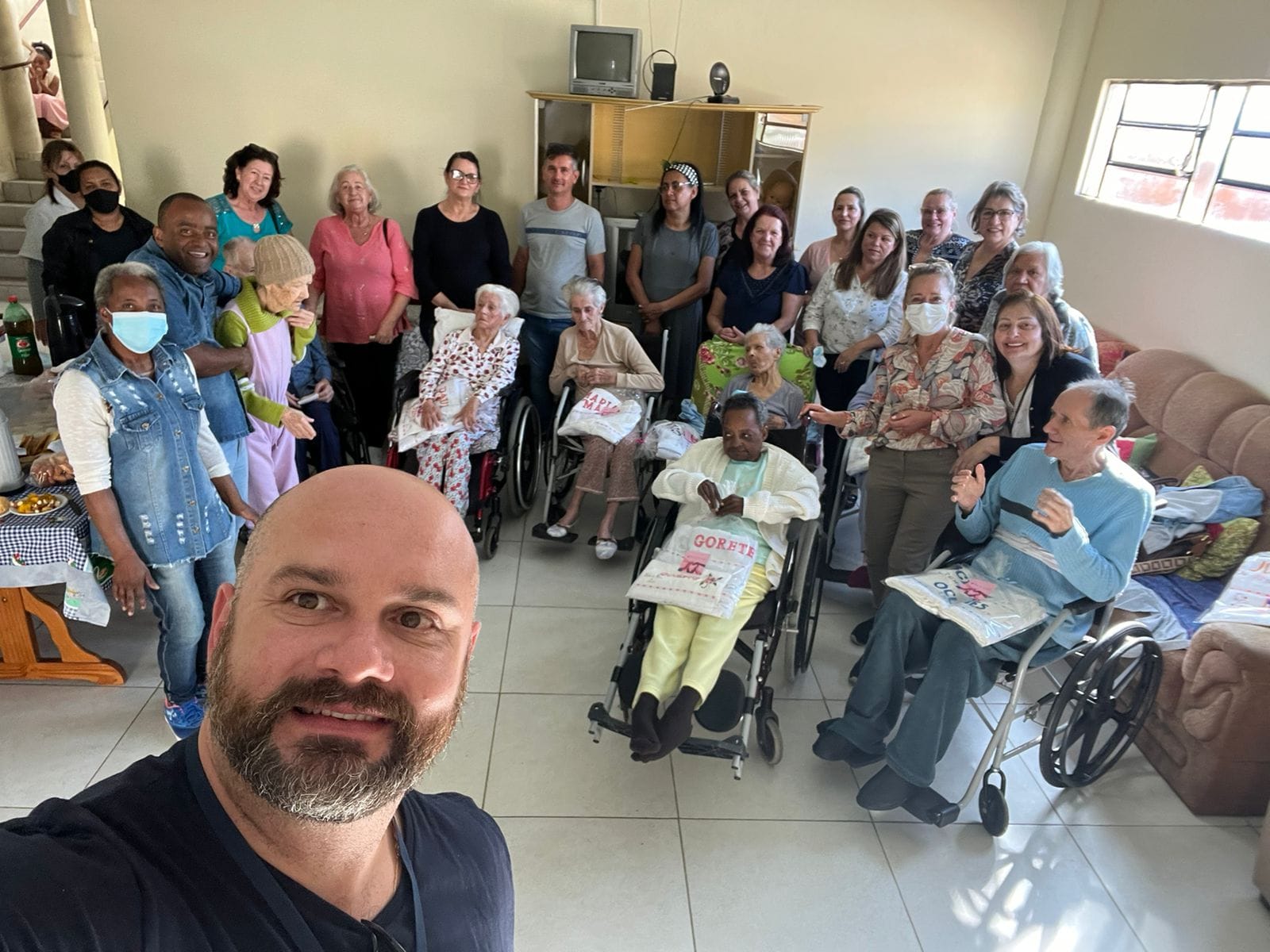 Clube de M&atilde;es do Liri faz doa&ccedil;&atilde;o ao Asilo Cora&ccedil;&atilde;o de Jesus