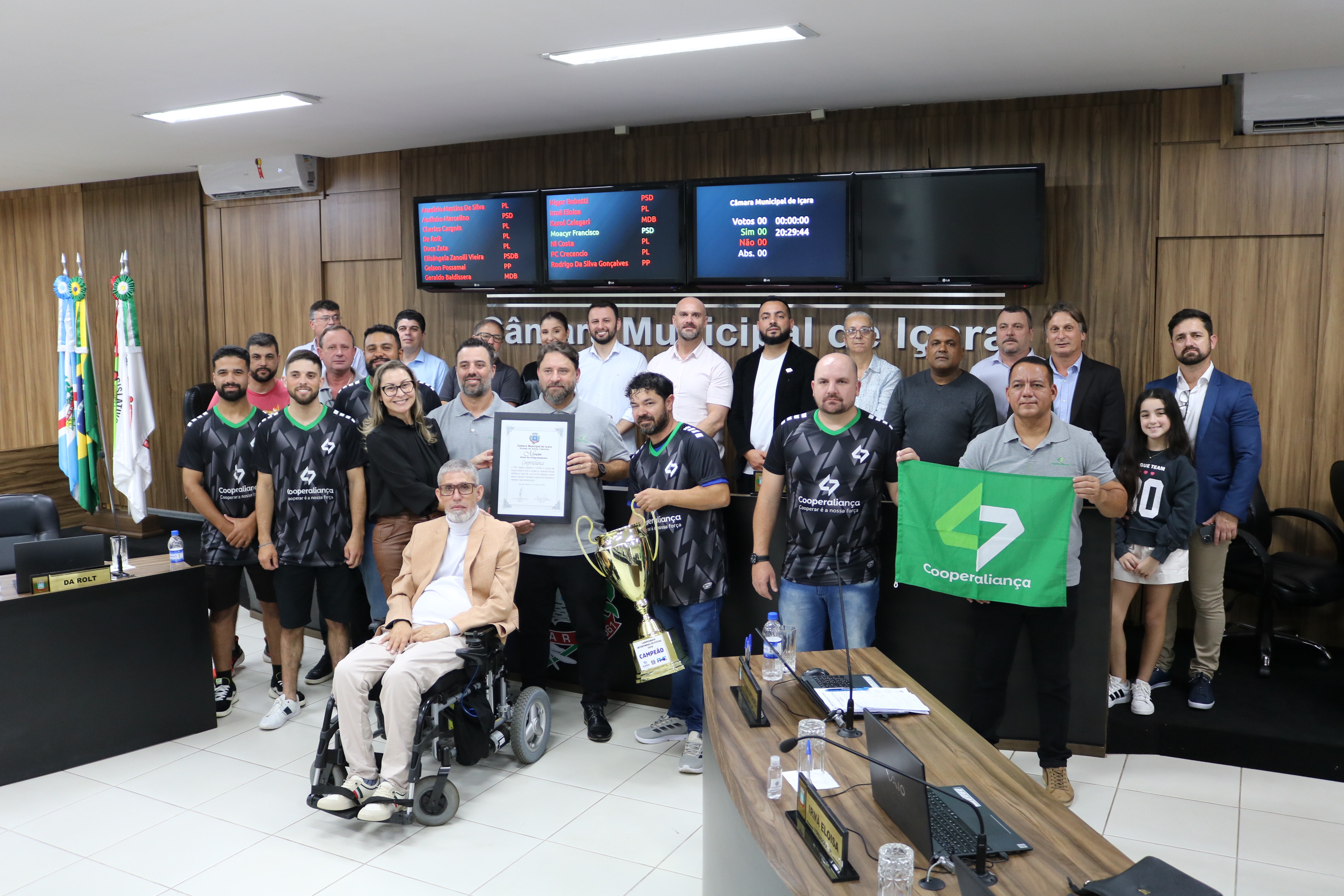 Equipe de futsal da Cooperalian&ccedil;a recebe mo&ccedil;&atilde;o pela conquista do Interfirmas 2026