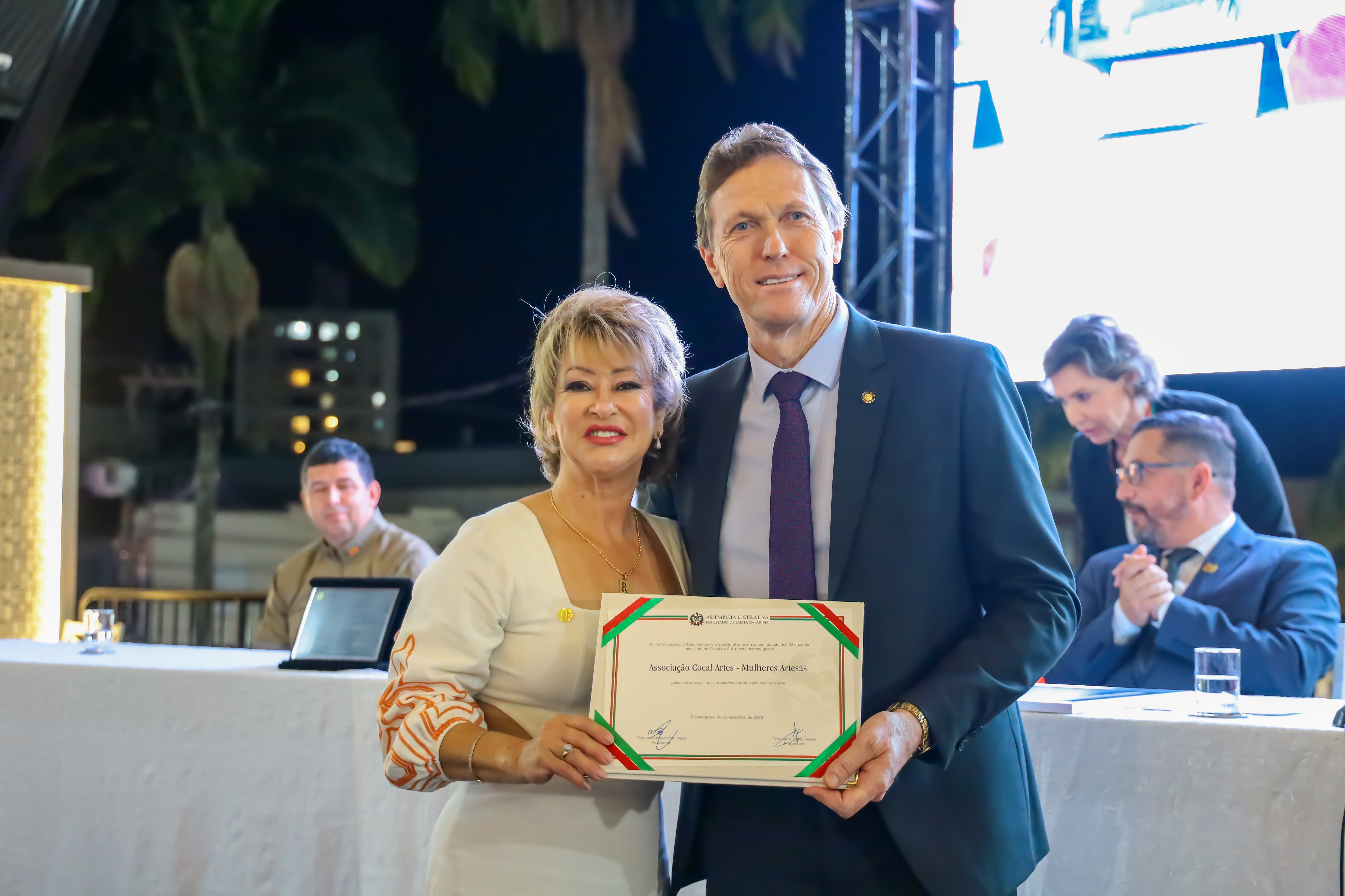 Associa&ccedil;&atilde;o Cocal Arte recebe homenagem da Alesc