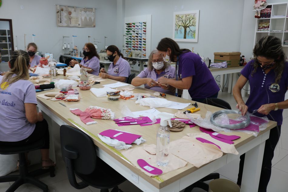 Artes&atilde;s da Coopercocal iniciam as atividades divididas em cinco turmas