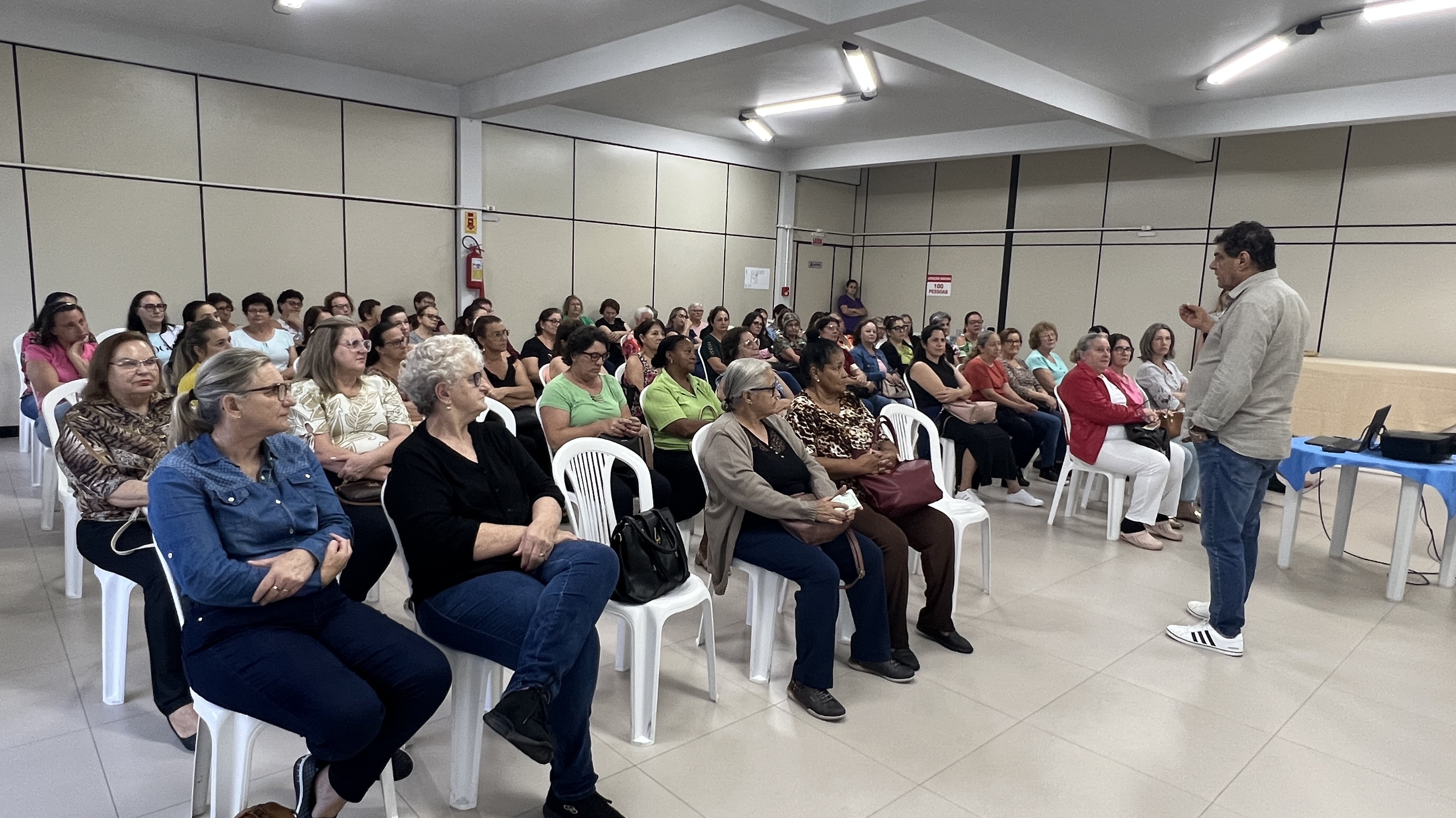 Coopercocal entrega o Fates aos  Grupos de M&atilde;es e Idosos da &aacute;rea de  atua&ccedil;&atilde;o.