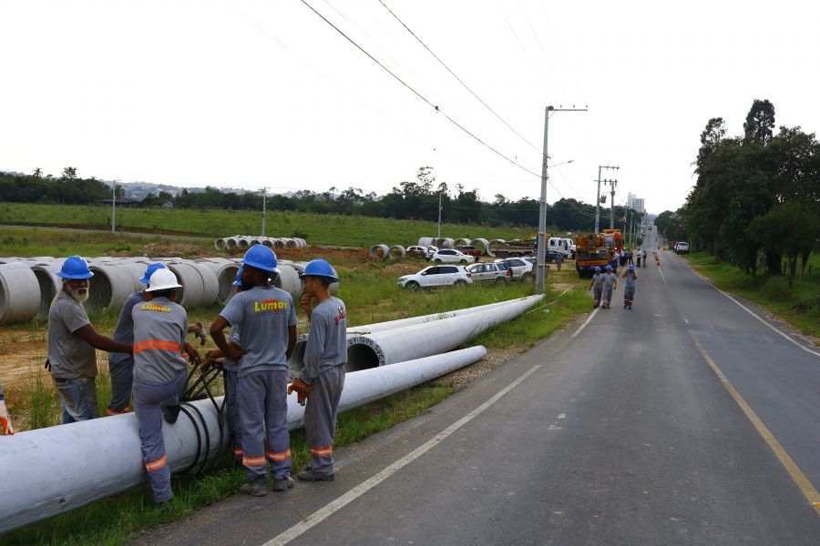 Linha de transmiss&atilde;o 69KV da Coopercocal come&ccedil;a a tomar forma