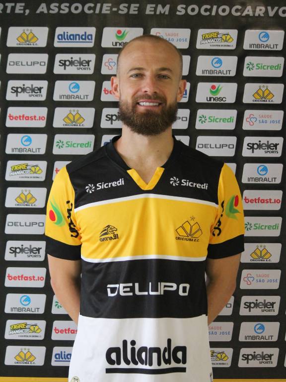 Lateral-esquerdo Marcelo Hermes &eacute; apresentado no Crici&uacute;ma E.C.