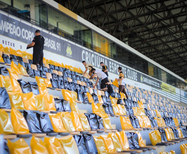 Torcida do Tigre prepara mosaico no majestoso para o jogo contra o Fluminense