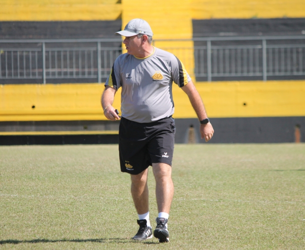 Tencati comanda treino t&eacute;cnico e t&aacute;tico visando jogo contra o Sport Recife