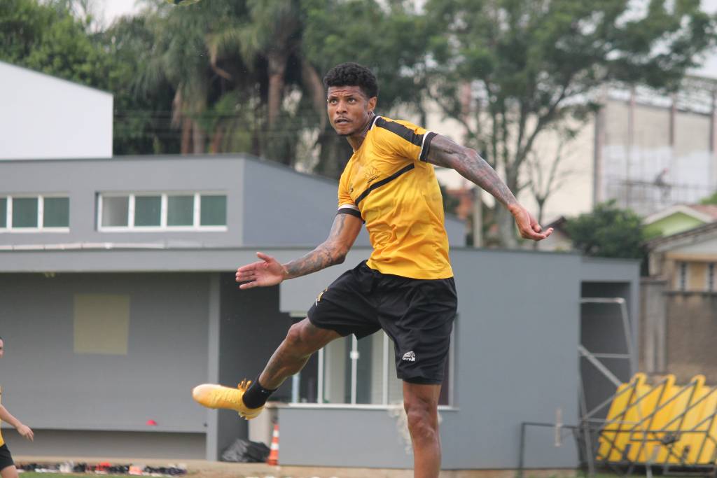 Jogadores do Crici&uacute;ma E.C. participam treinamento t&eacute;cnico