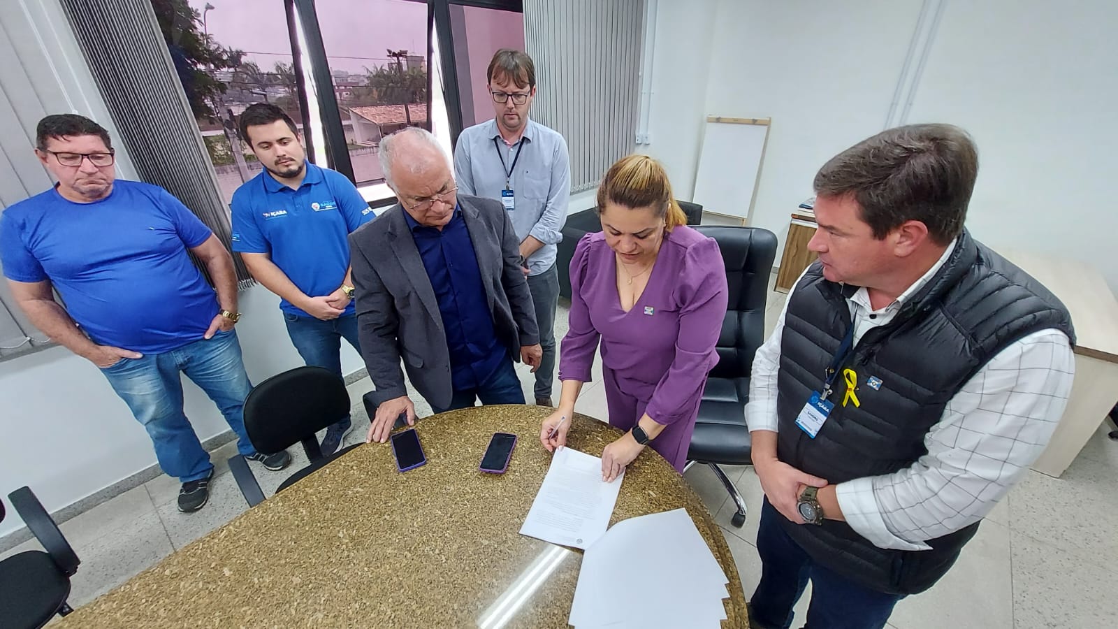 Governo de I&ccedil;ara (SC) firma conv&ecirc;nio com a Associa&ccedil;&atilde;o de Aposentados