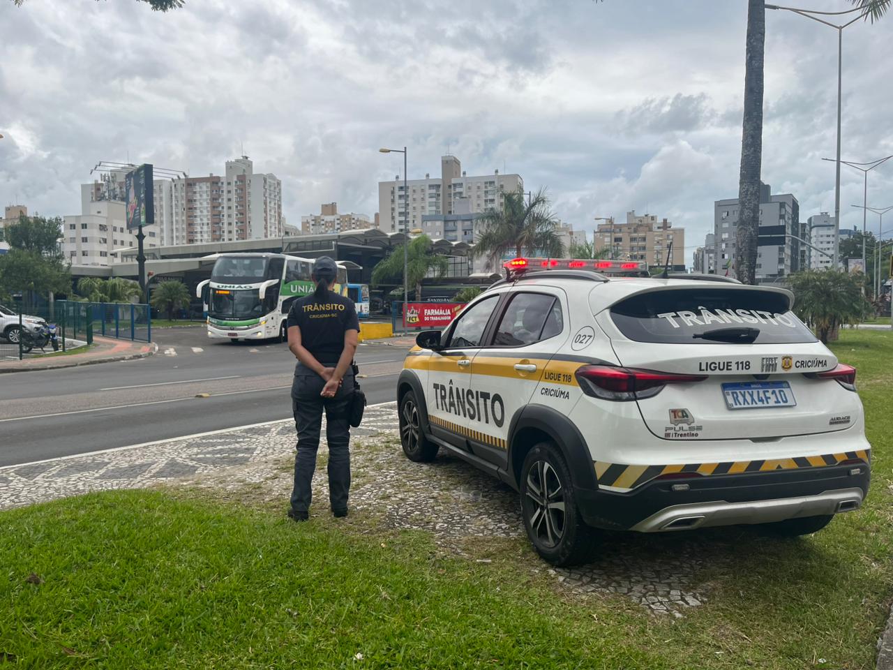 Diretoria de Tr&acirc;nsito ealiza a&ccedil;&atilde;o em homenagem ao Dia da Mulher