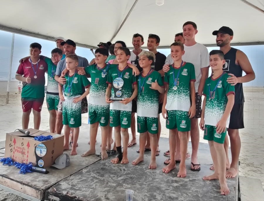 Time Sub-12 da DME Urussanga &eacute; vice-campe&atilde;o no Futebol de Areia 