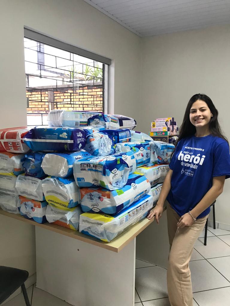 Cantora celebra 15 anos com gesto de solidariedade doando ao HSJos&eacute; 