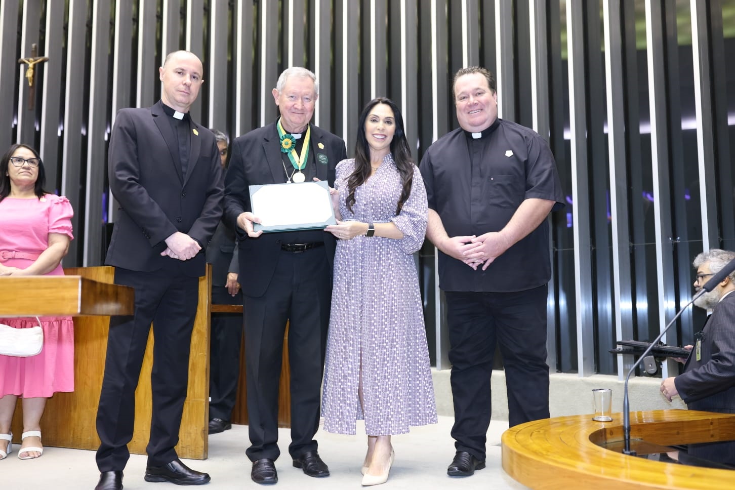 Dom Jacinto In&aacute;cio Flach recebe honraria do M&eacute;rito Legislativo em Bras&iacute;lia