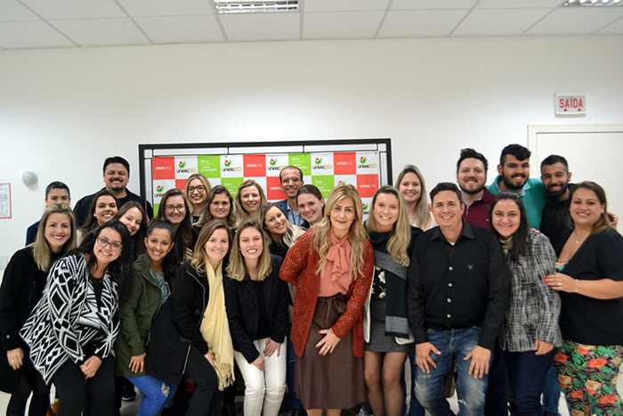 Participantes do Resid&ecirc;ncia Multiprofissional recebem certificado de conclus&atilde;o da p&oacute;s