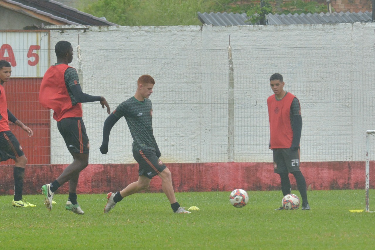 Jogadores do Pr&oacute;spera Esporte Clube voltam aos treinamentos