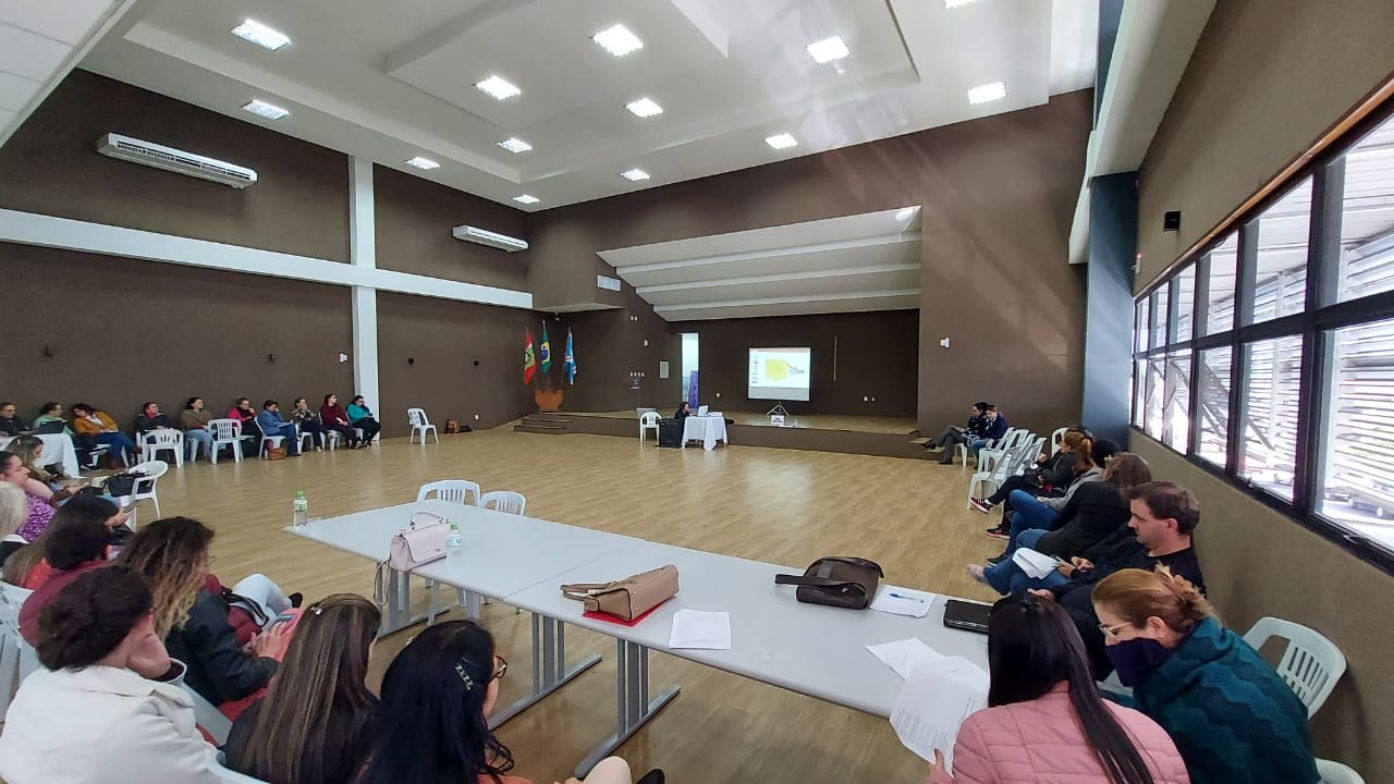 Profissionais da educa&ccedil;&atilde;o participam de curso sobre educa&ccedil;&atilde;o infantil