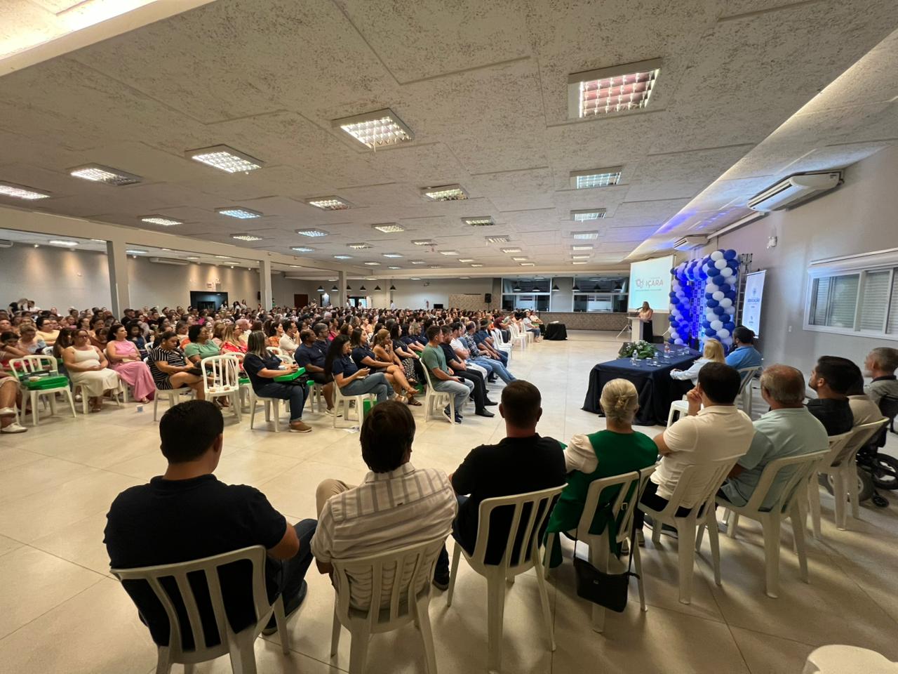 Rede Municipal de I&ccedil;ara (SC) abre ano letivo de 2026 com palestras