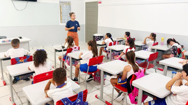 Retorno &agrave;s aulas para mais de dois mil alunos erm Balne&aacute;rio Rinc&atilde;o (SC)
