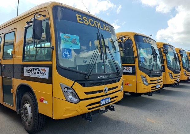 Maior investimento em transporte escolar segue com entrega de 40 &ocirc;nibus em SC