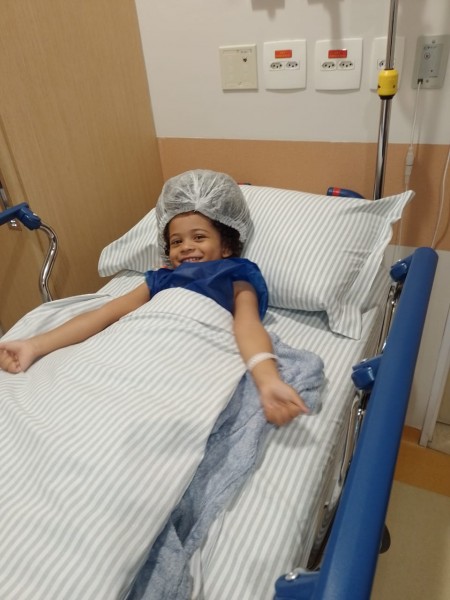 Fam&iacute;lia arrecada recursos para ajudar crian&ccedil;a com malforma&ccedil;&atilde;o arteriovenosa