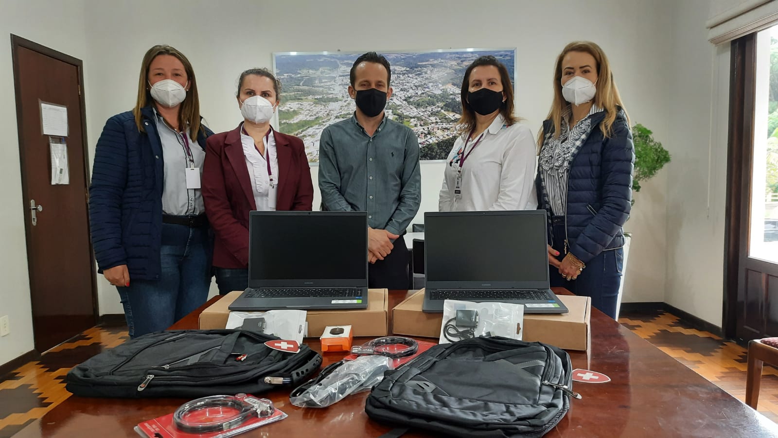 Governo Municipal de Urussanga faz entrega de notebooks