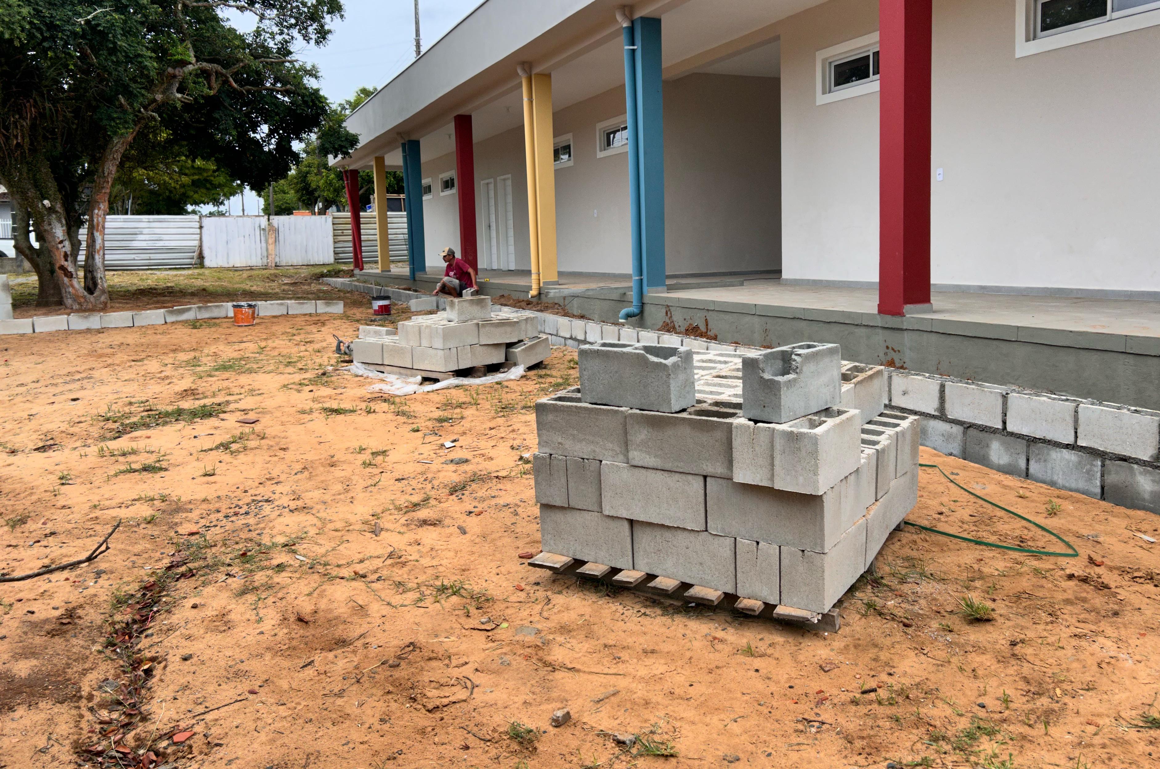 Escola Jos&eacute; R&eacute;us em Balne&aacute;rio Rinc&atilde;o (SC) recebe reforma e amplia&ccedil;&atilde;o