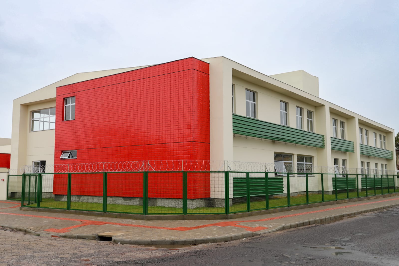 EMEB Jos&eacute; Rosso de Quarta Linha &eacute; ampliada e reformada