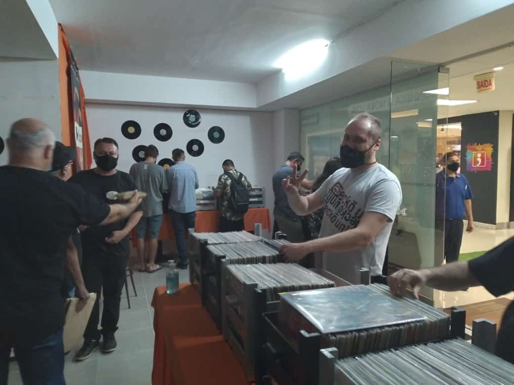 Semana de Natal com edi&ccedil;&atilde;o especial da Vinil Store no Shopping Della