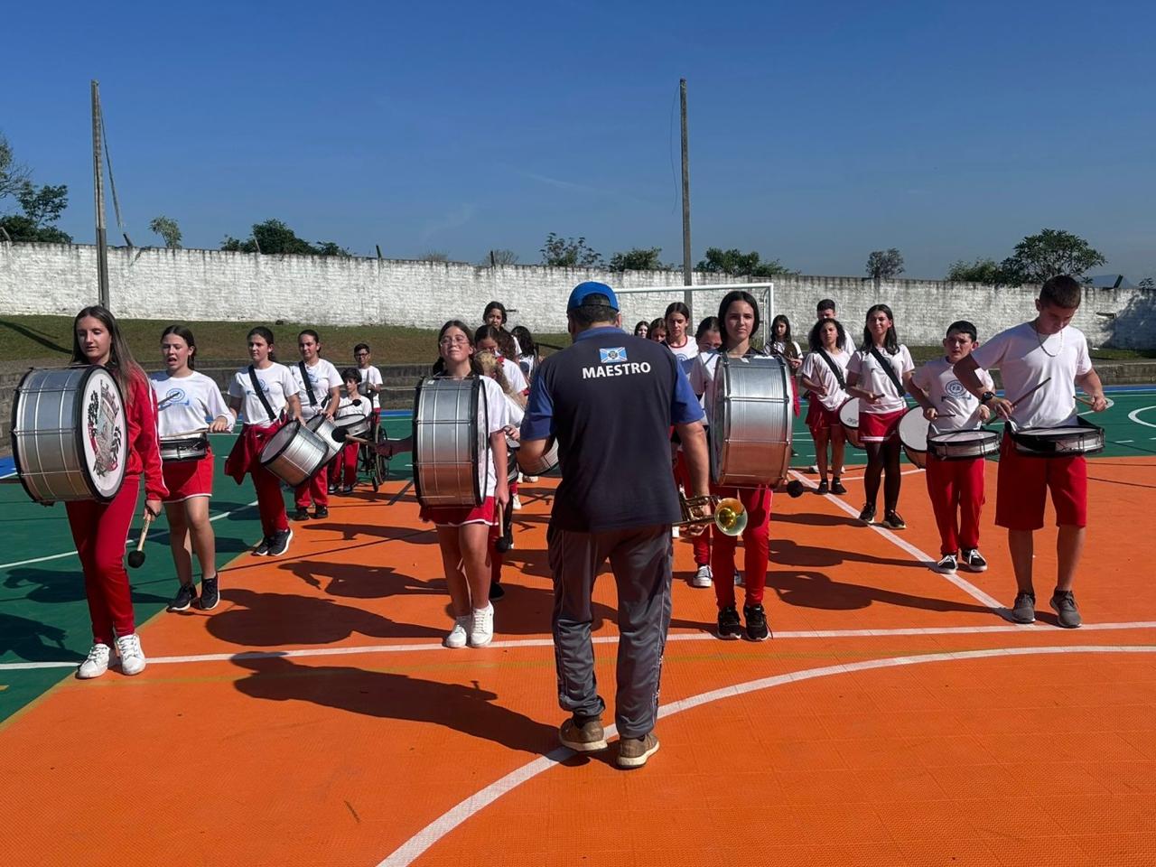 Fanfarras Municipais envolvem mais de 280 alunos em I&ccedil;ara (SC)