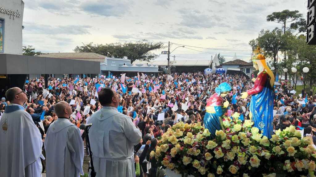 Cat&oacute;licos participam de romaria at&eacute; ao Santu&aacute;rio de Carav&aacute;ggio