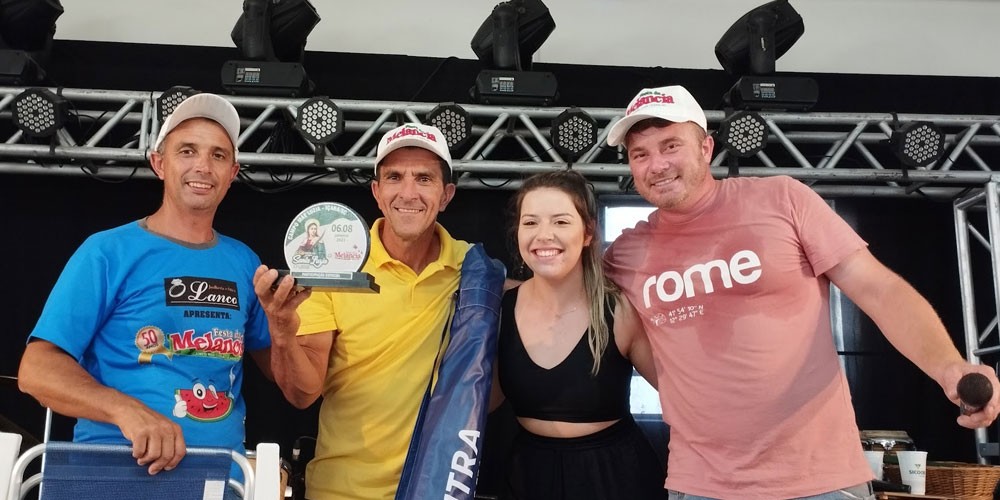 C&eacute;sar Estevam &eacute; tricampe&atilde;o na prova de maior comedor de melancia