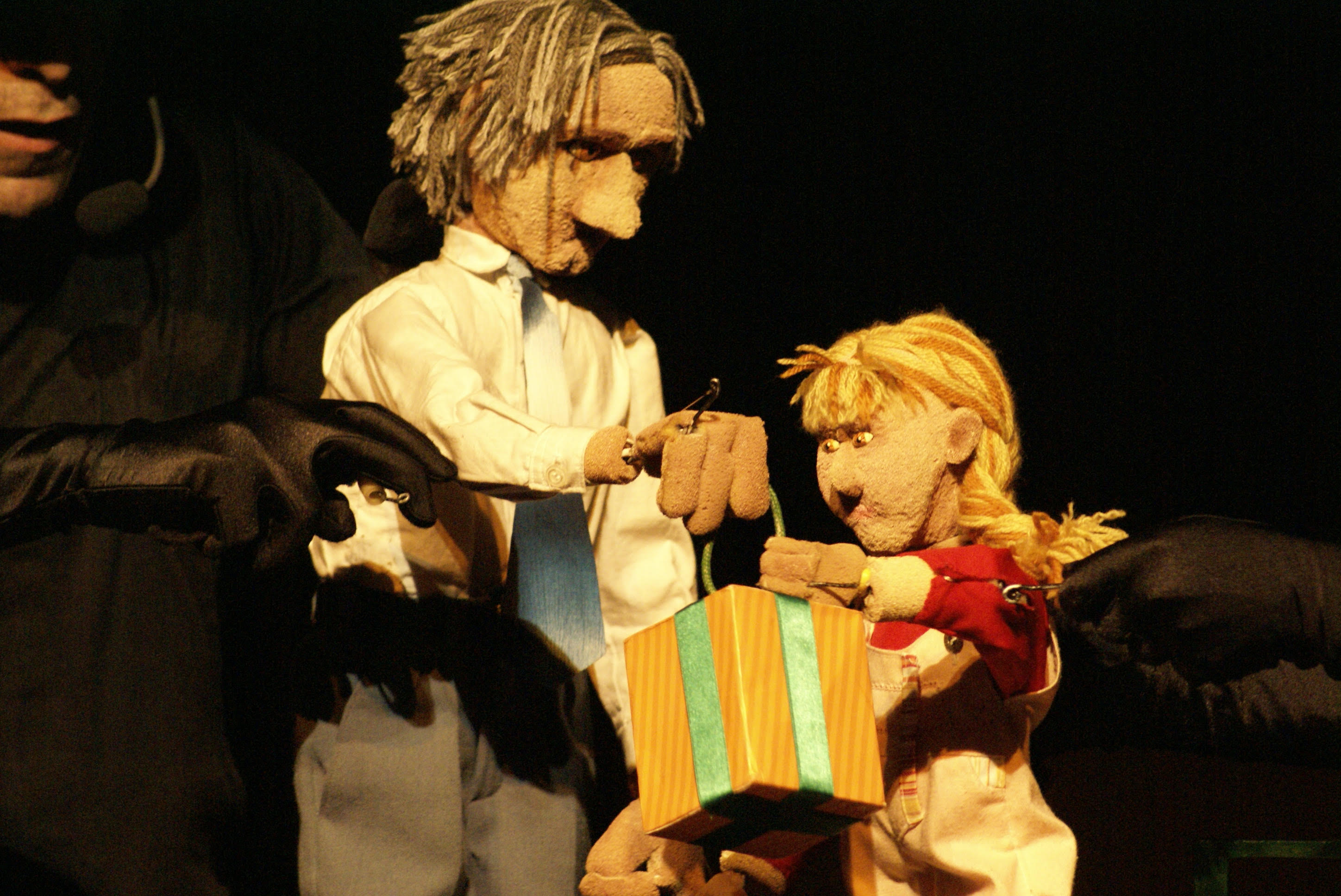 Espet&aacute;culo A Caixa, da Companhia M&uacute;tua, abrir&aacute; o Festival AnimaM&atilde;o