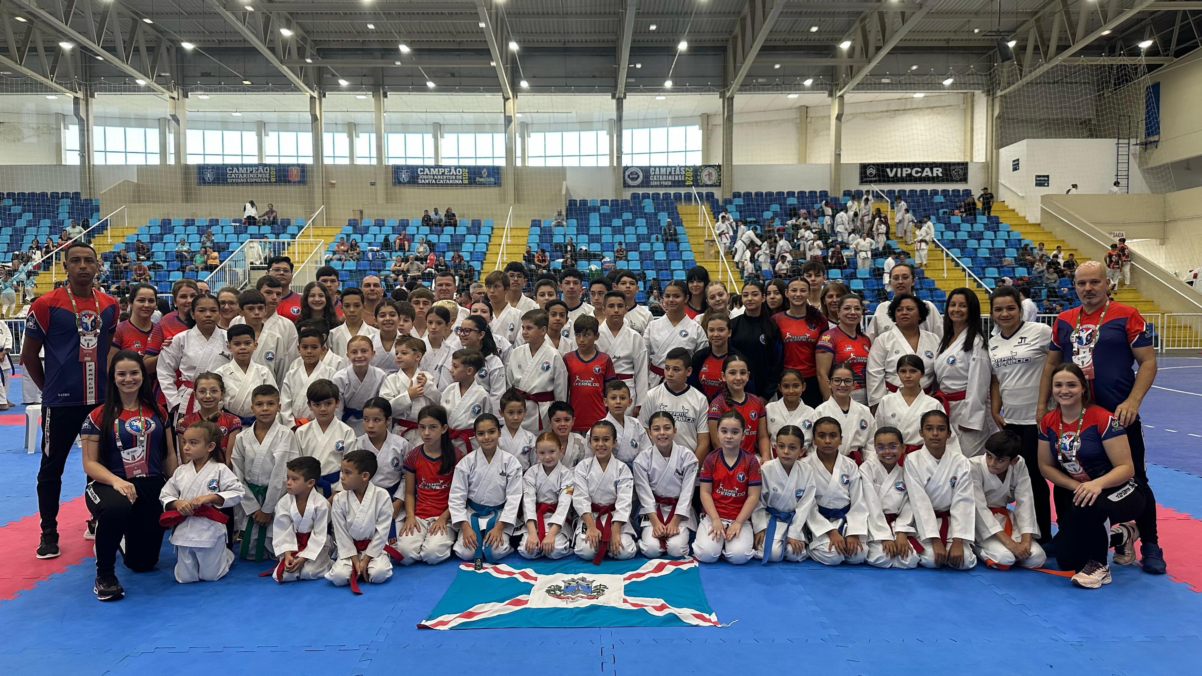 Atletas i&ccedil;arenses conquistam t&iacute;tulo geral no Campeonato Estadual de Karat&ecirc;