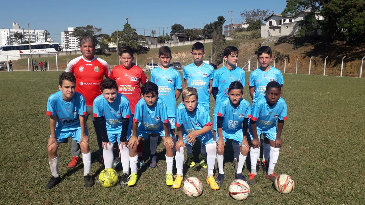 FME/Cai&ccedil;ara trope&ccedil;a na estreia do Campeonato Regional da LUD 