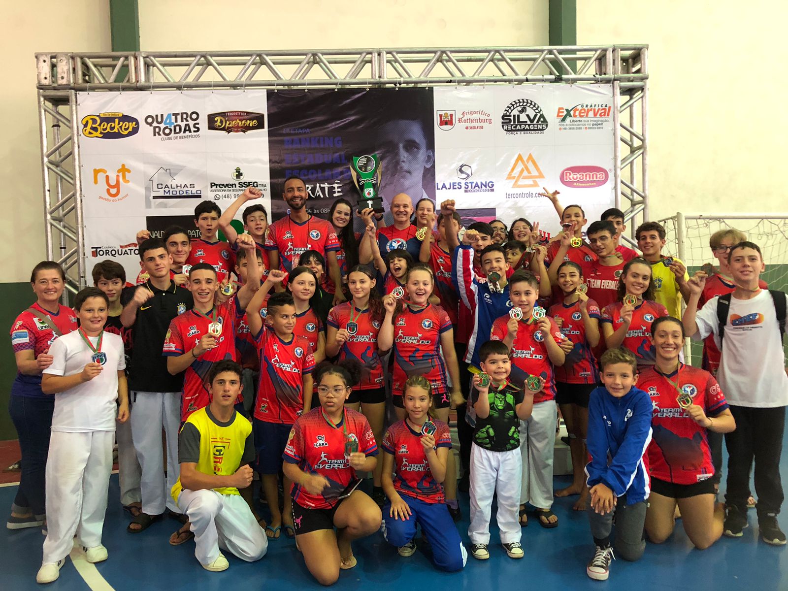 Atletas de I&ccedil;ara (SC) participam de mais uma etapa do Estadual Escolar de Karat&ecirc;