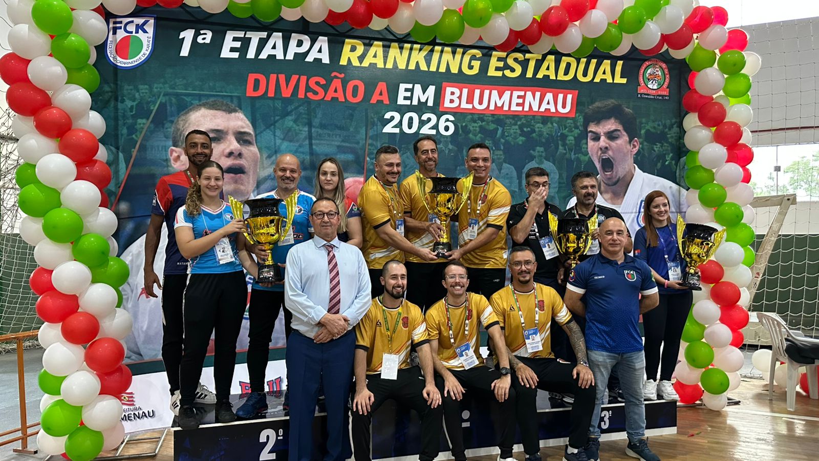 Atletas de I&ccedil;ara (SC) s&atilde;o destaques em campeonato estadual de karat&ecirc;