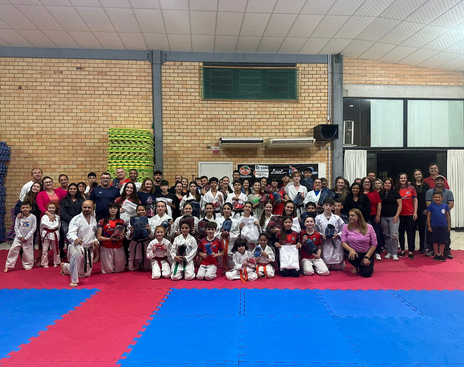 Caratecas de I&ccedil;ara (SC) recebem novos materiais esportivos