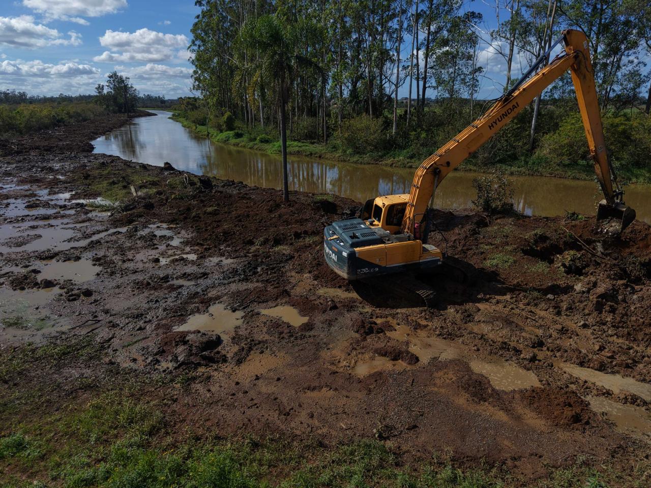 For&ccedil;a-tarefa une munic&iacute;pios na limpeza dos rios para evitar alagamentos