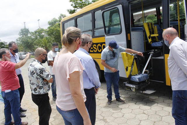 &Ocirc;nibus rural escolar &eacute; entregue &agrave; Educa&ccedil;&atilde;o de Forquilhinha