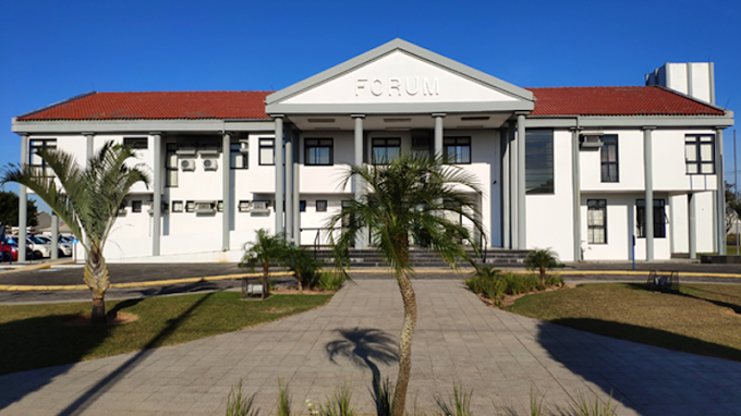 Professor suspeito de assediar alunos &eacute; afastado em Jaguaruna (SC)