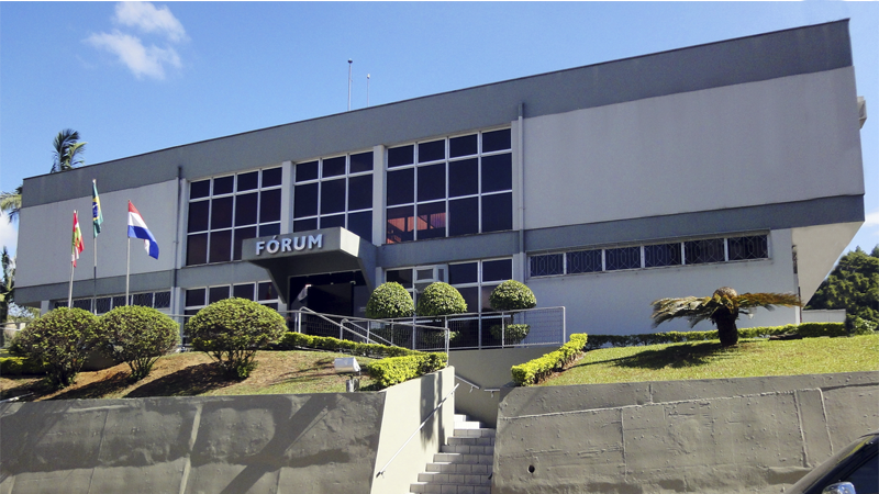Ex-prefeito, ex-secret&aacute;ria de sa&uacute;de e m&eacute;dico condenados por improbidade 