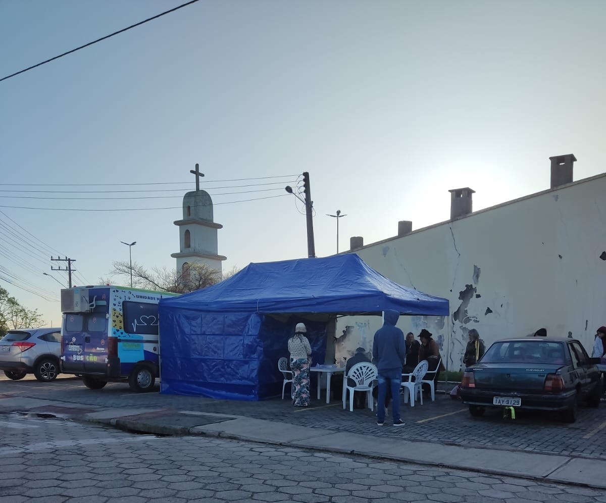 Equipe veterin&aacute;ria do BusC&atilde;o castra 29 animais no Bairro Demboski