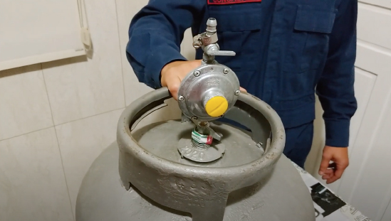 Corpo de Bombeiros orienta popula&ccedil;&atilde;o sobre cuidados na instala&ccedil;&atilde;o e uso do g&aacute;s de cozinha