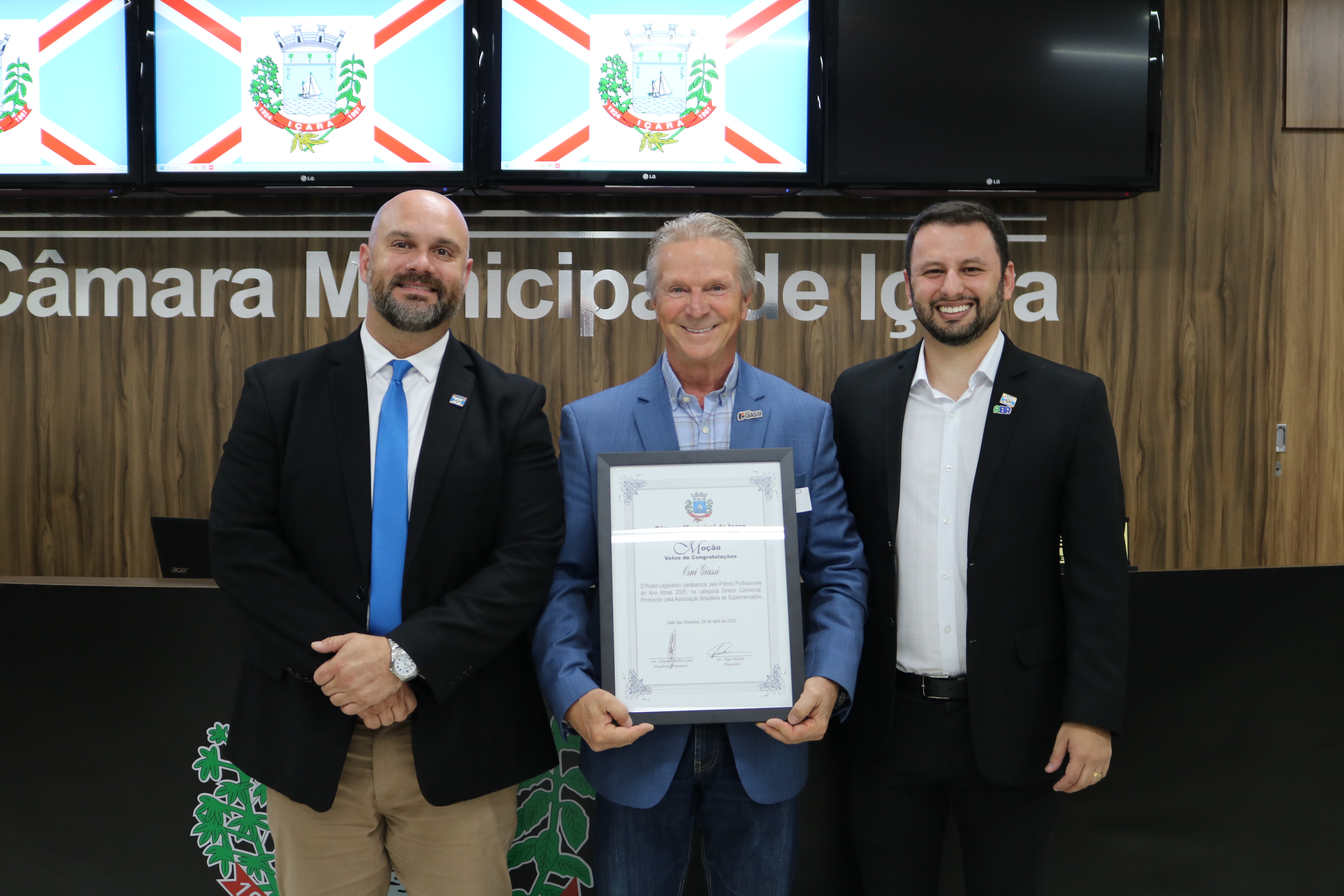 Diretor Comercial do Grupo Giassi recebe mo&ccedil;&atilde;o do Legislativo i&ccedil;arense